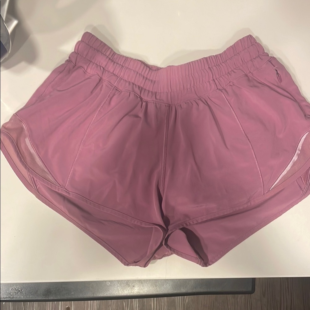 Lululemon Hotty Hot short 2.5’